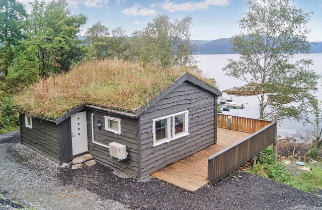 Cozy home in Brekke with WiFi