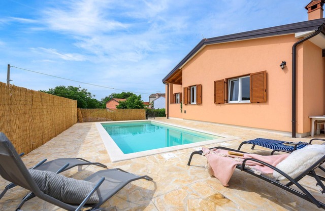 Cozy home in Buje with WiFi