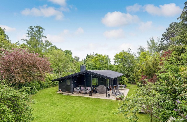 Cozy home in Dronningmølle with kitchen