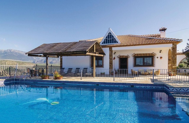 Cozy home in Iznájar with kitchen