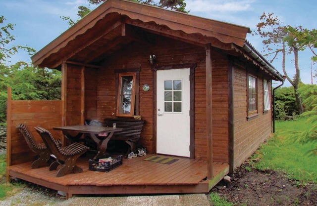 Cozy home in Kleppe with house sea view