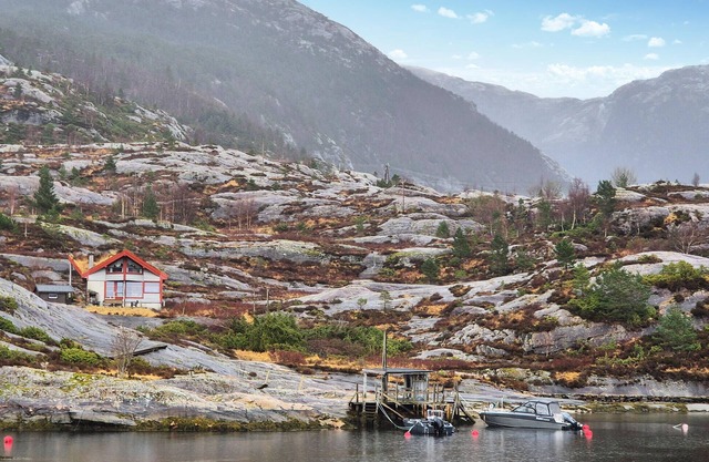 Cozy home in Masfjordnes with sauna
