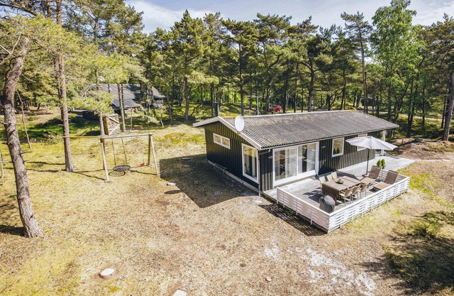 Cozy home in Nexø with WiFi