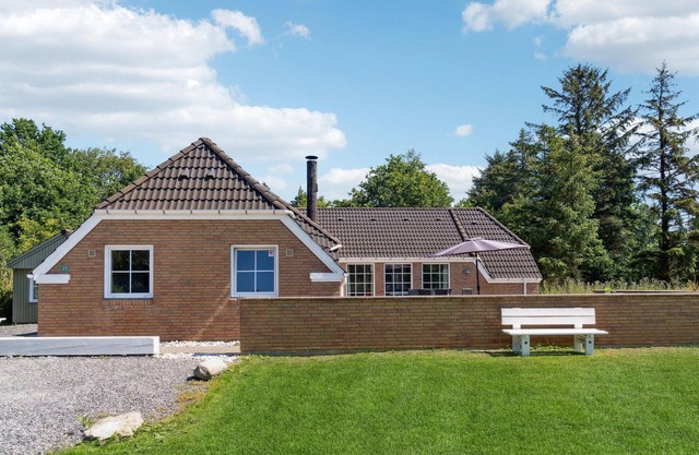 Cozy home in Oksbøl with sauna