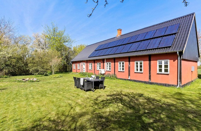 Cozy home in østermarie with kitchen