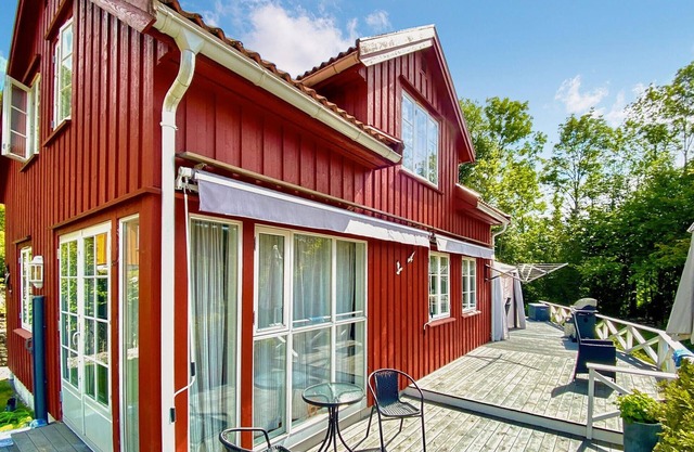 Cozy home in Risør with WiFi