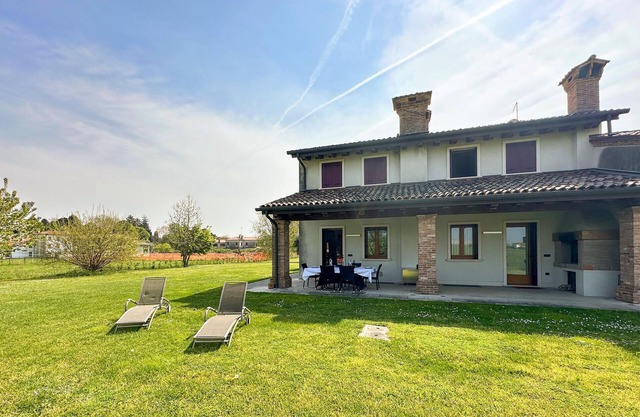 Cozy home in Rosà with WiFi