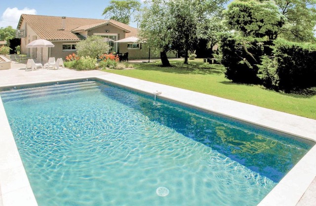 Cozy Home In Staubin De Cadeleche