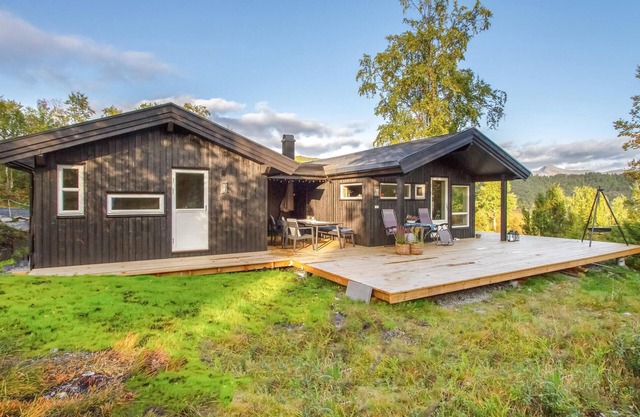 Cozy home in Sykkylven with kitchen