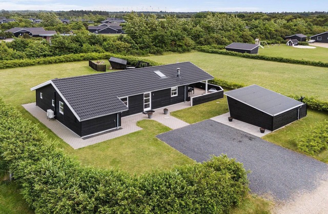 Cozy home in Tarm with WiFi