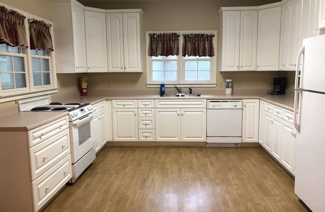 Cozy home in the woods close to Ebenezer Creek.