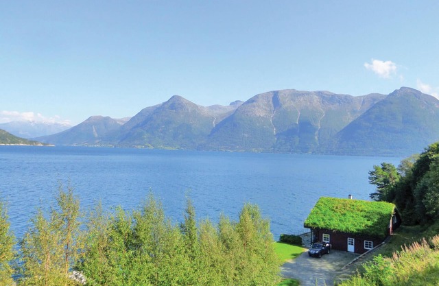 Cozy home in Utne with sauna