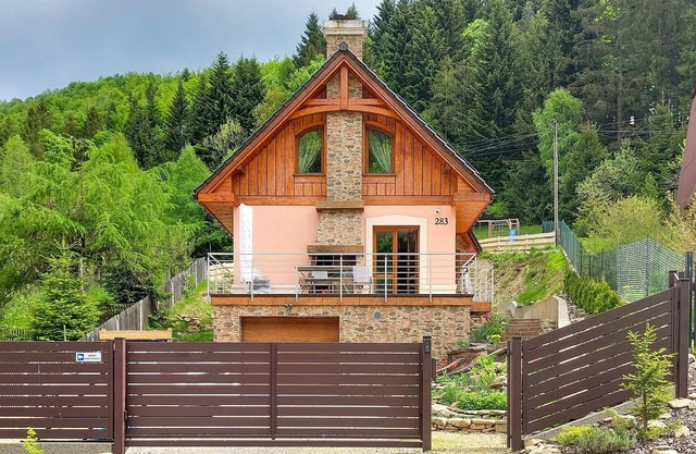 Cozy home in Zabnica with sauna