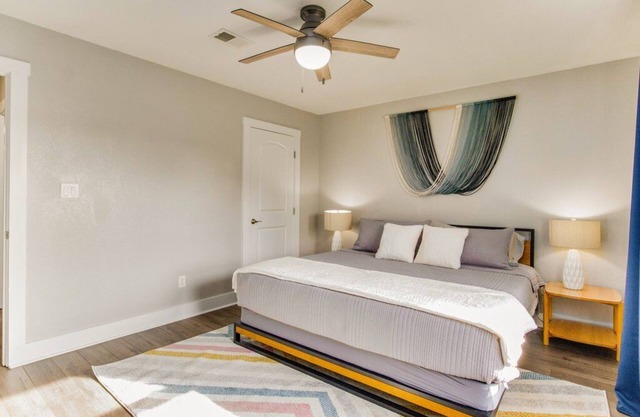 Cozy home minutes to beaches