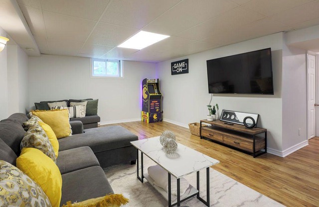 Cozy Home | Niagara Oasis | Hot Tub | Huge Lot