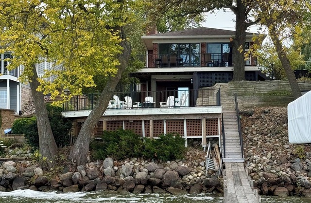 Cozy Home on Clear Lake Minutes from Downtown/City Beach & State Beach