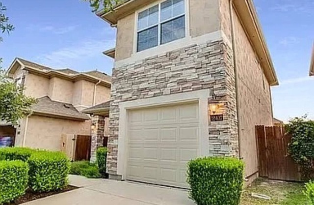 Cozy Home w/office - Central - Near Attractions!