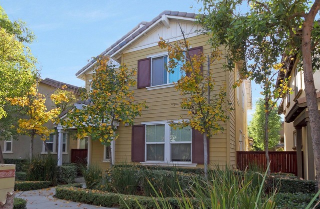 Cozy House In A Gated Community (Close To CBU)