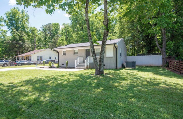 Cozy house just 10 minutes from downtown charlotte