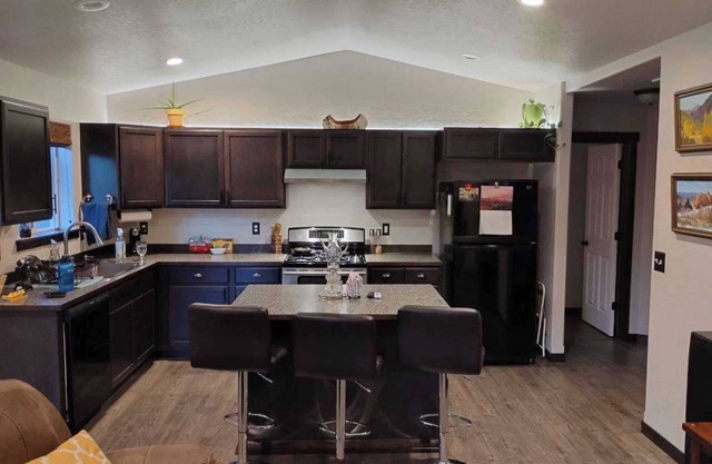 Cozy House minutes from the water, close to Silverwood Theme Park.nn