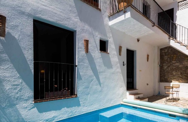 Cozy house with pool