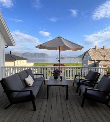 Cozy house with sea view