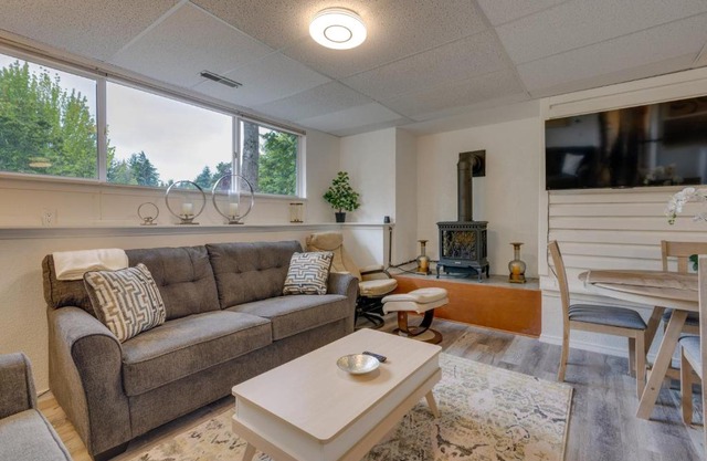 Cozy Kenmore Vacation Rental with Shared Hot Tub!