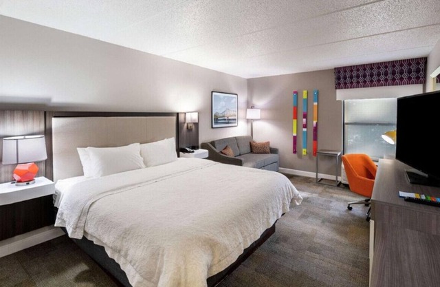 Cozy King Room! Best in Luxury & Comfort