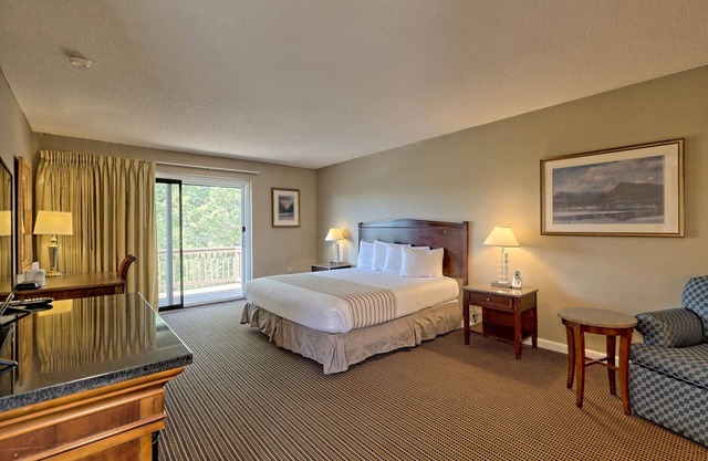 Cozy King Room in Clayton with Mountain Views and Resort Access