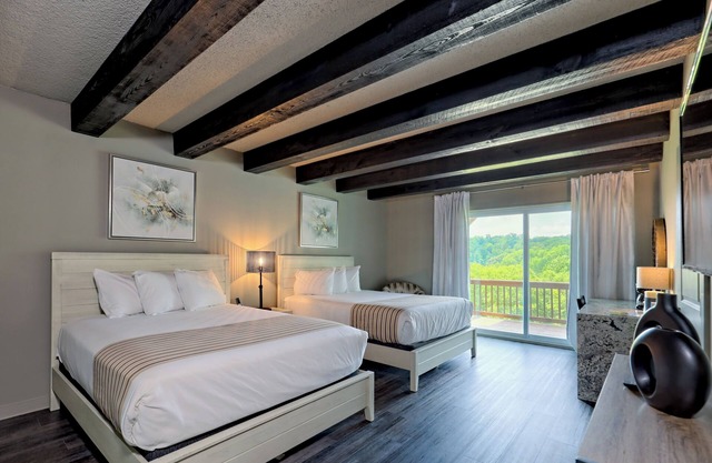 Cozy KW 305 Suite in Clayton, GA with 2 Queen Beds and Mountain Views