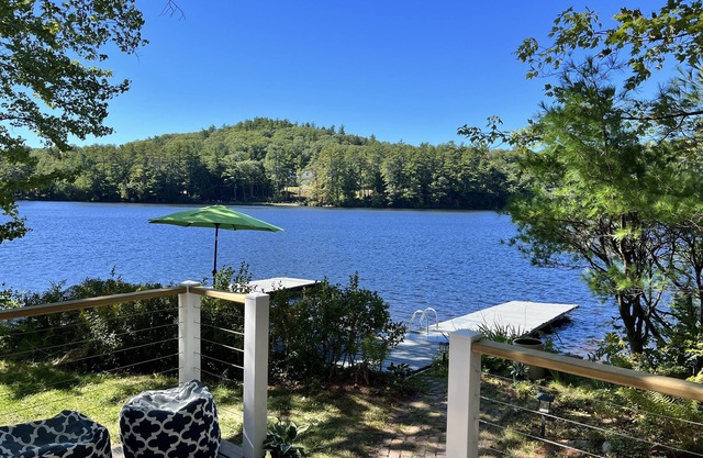 Cozy lakefront cottage with dock, close to skiing