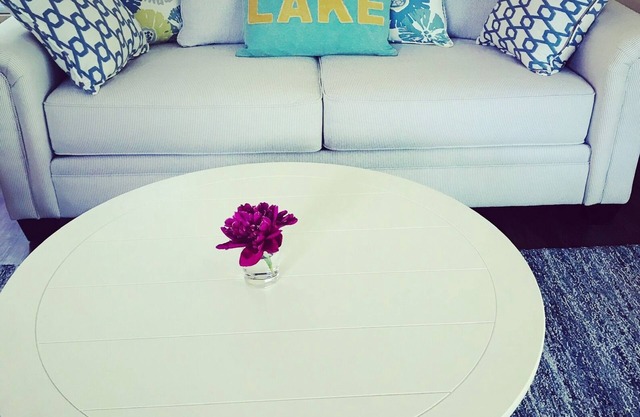 Cozy Lakeside Cabin with Hot tub near Bloomington and Brown County