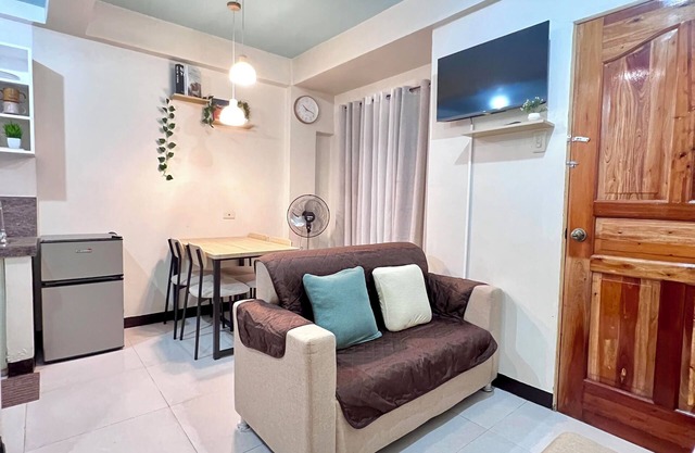 Cozy Living on a Budget: Affordable 2-Level Apartment for Rent w/1 BR + Parking