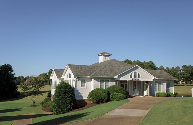 Cozy lodge on the Independence golf course. 15 minutes from Short Pump.