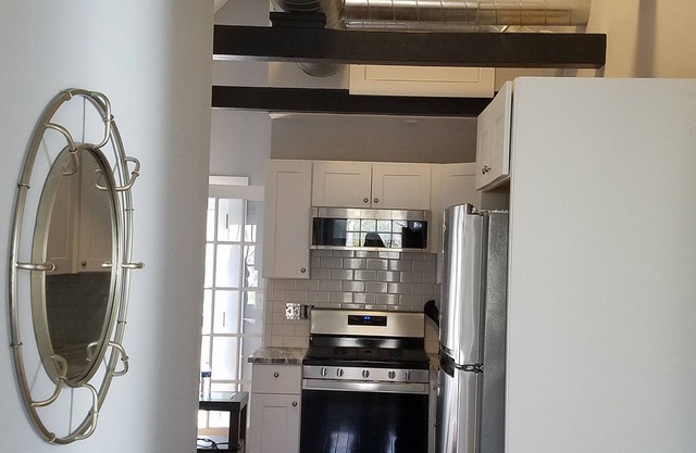 Cozy Loft for 4, 2 min to beaches, UNE, town, dining, outlets, fishing, hiking.