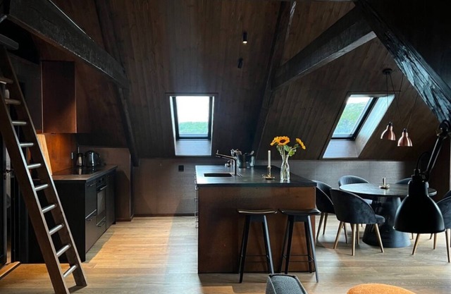 Cozy Loft Suite on the Oceanfront, close to Restaurant, Sauna and Boat Rental.