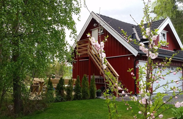 Cozy loft with WiFi and AC in a quite residential area