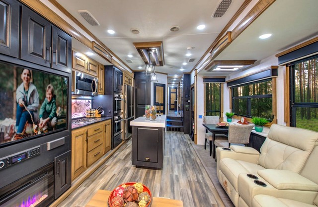 Cozy Mansion on Wheels for Rent Monthly/Annually ONLY.
