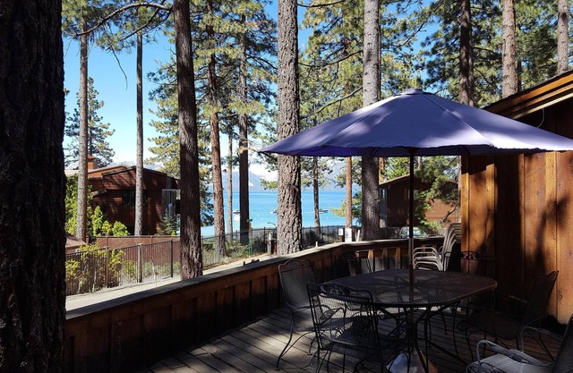Cozy Marla Bay Beach Cabin - Sleeps 8 in Zephyr Cove
