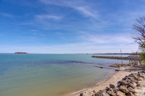 Cozy Middle Bass Island Getaway On Lake Eerie!