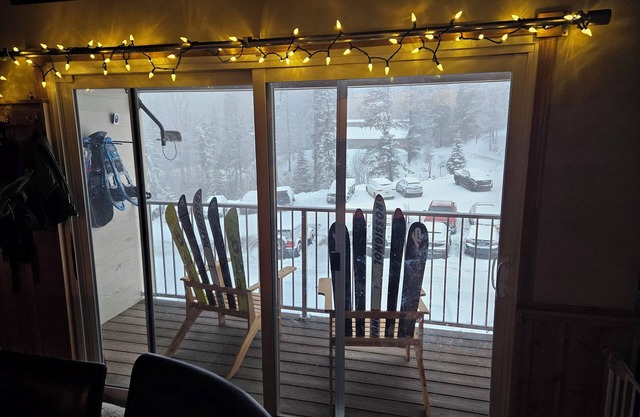 Cozy Mount Spokane Condo w/Wi-Fi, access to Hot Tub, Pool and Sauna