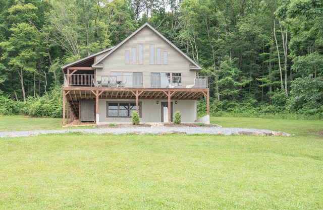 Cozy mountain escape/4 bdrm2bath/10mi to Bedford Springs/PickleBall & Basketball