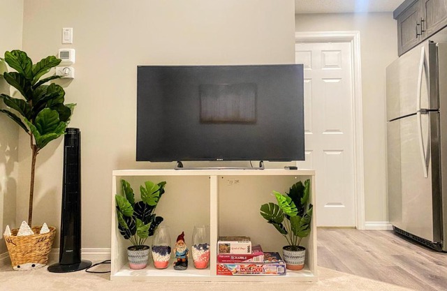 Cozy Newly Built and Cheerful 1-Bedroom Suite