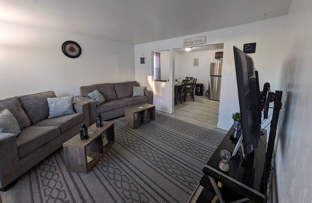 Cozy Newly Remodeled Two-Bedroom Townhouse in Green Bay Near Lambeau!