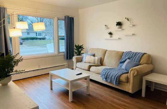 Cozy Newly Renovated Unit 15 Minutes From Downtown