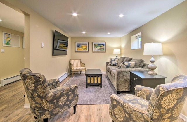 Cozy North Bend Getaway in Walkable Location!
