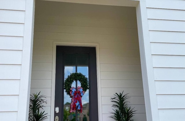 Cozy Oxford Cottage is a two story, 3-bedroom house with patio.