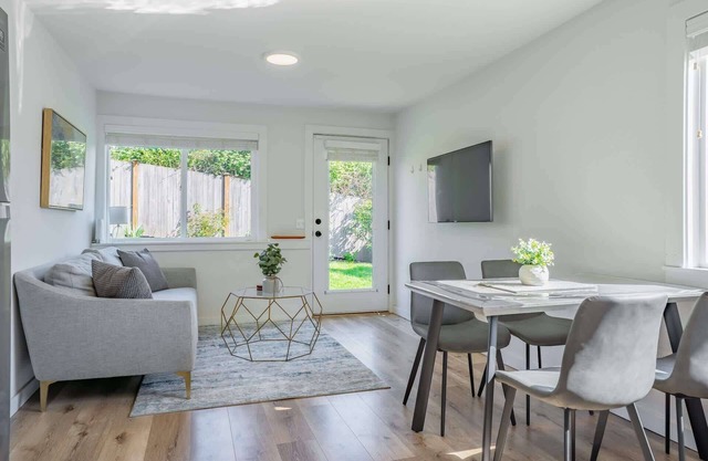 Cozy Pet friendly Downstairs Retreat in Seattle