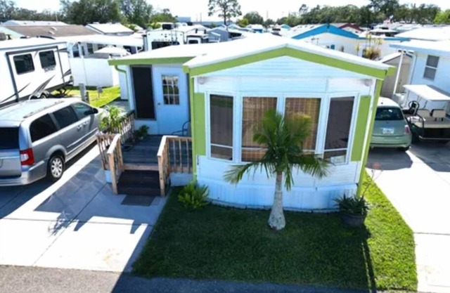 Cozy, pool view one bdrm. home + fitness room + pickleballnOFF SEASON RATES