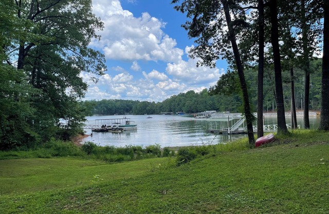 Cozy property on Lake Lanier